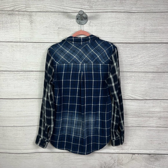 Cloth & Stone Plaid Blue Fade Button Front Flannel Top Size Medium - Picture 7 of 8